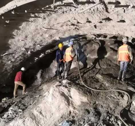 麦积拱顶带模注浆料的施工流程及注意事项